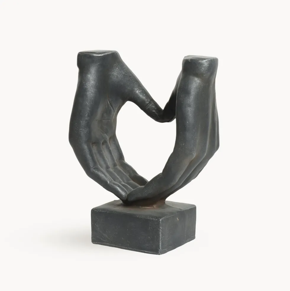 Figura de jardín manos en forma de corazón en antracita