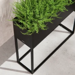 Herstera Metal Planter - Jardinera HUB negro