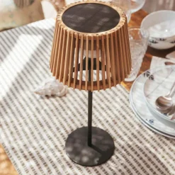 Lámpara de mesa con carga solar Okinawa Table New Garden