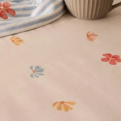Mantel antimanchas resinado con estampado floral Abu